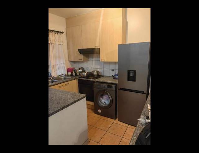 2 BEDROOM APARTMENT FOR SALE IN BRYANSTON